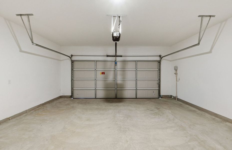 Spacious, unfurnished interior of a new home in Horizon Lake, Leander (Image 45). Spacious, unfurnished interior of a new home in Horizon Lake, Leander (Image 45).