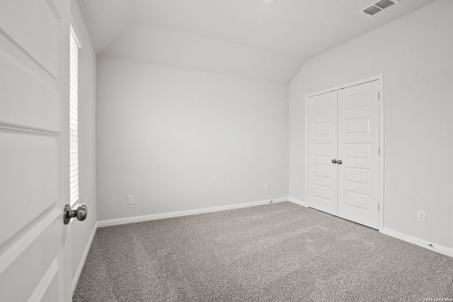 Spacious, unfurnished interior of a new home in Cinco Lakes, San Antonio (Image 20).
