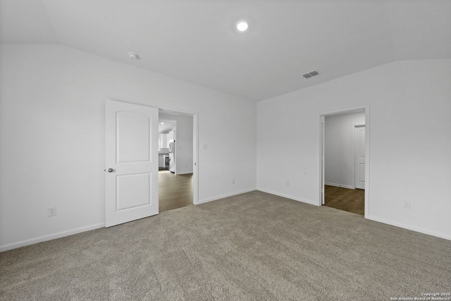 Spacious, unfurnished interior of a new home in , Lytle (Image 9).