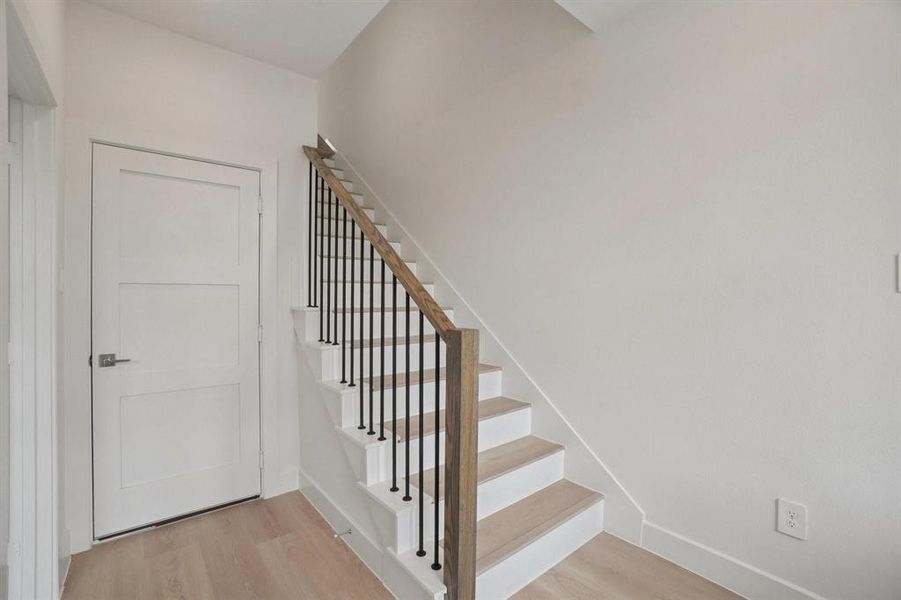 Spacious, unfurnished interior of a new home in , Farmers Branch (Image 21).
