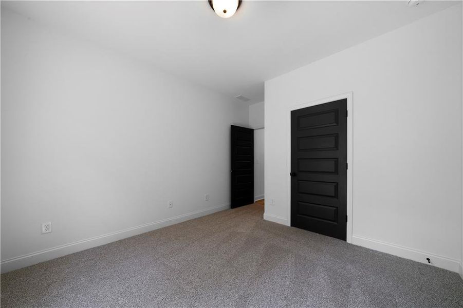 Spacious, unfurnished interior of a new home in , Dallas (Image 9).