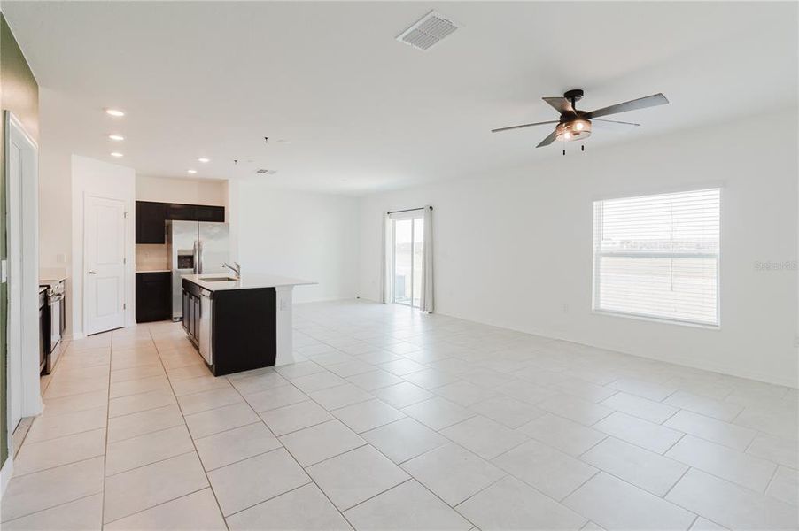 Spacious, unfurnished interior of a new home in Peace Creek Reserve, Winter Haven (Image 18). Spacious, unfurnished interior of a new home in Peace Creek Reserve, Winter Haven (Image 18).