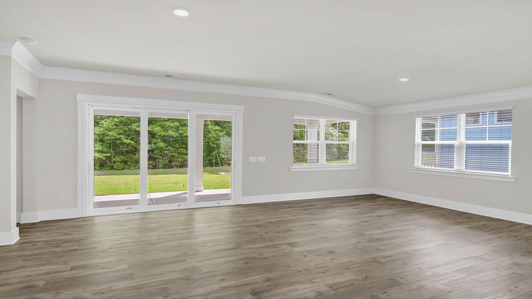 Spacious, unfurnished interior of a new home in Livingston Woods, Irmo (Image 12).