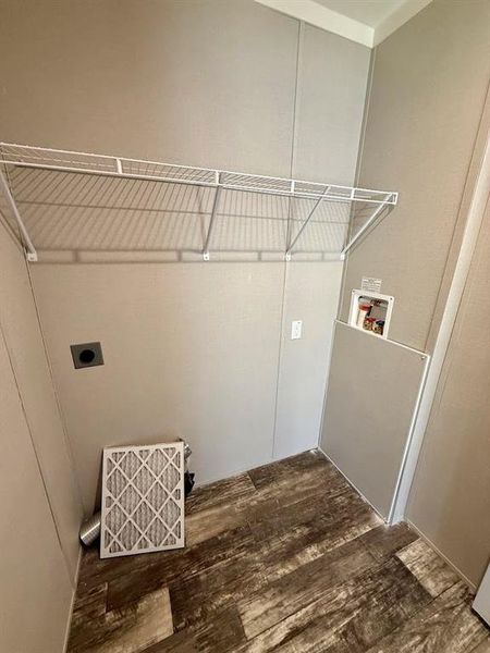 Spacious, unfurnished interior of a new home in , Pelican Bay (Image 12).