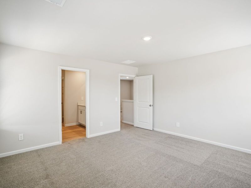 Spacious, unfurnished interior of a new home in Hawthorne Station, Atlanta (Image 17).