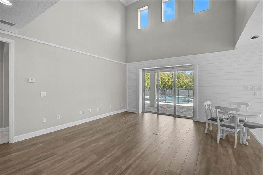 Spacious, unfurnished interior of a new home in , Sarasota (Image 19).