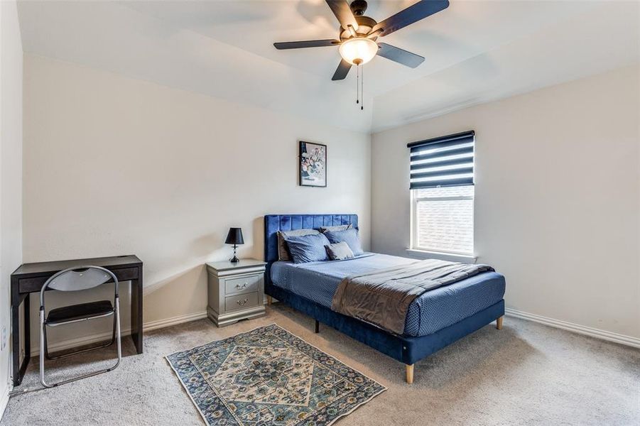 3td bedroom upstairs with full sized bathroom 3td bedroom upstairs with full sized bathroom