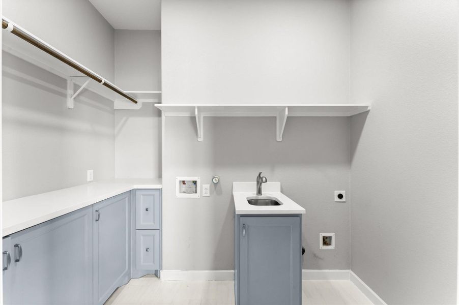 Furnished interior view inside a new home in , Rosharon (Image 15).