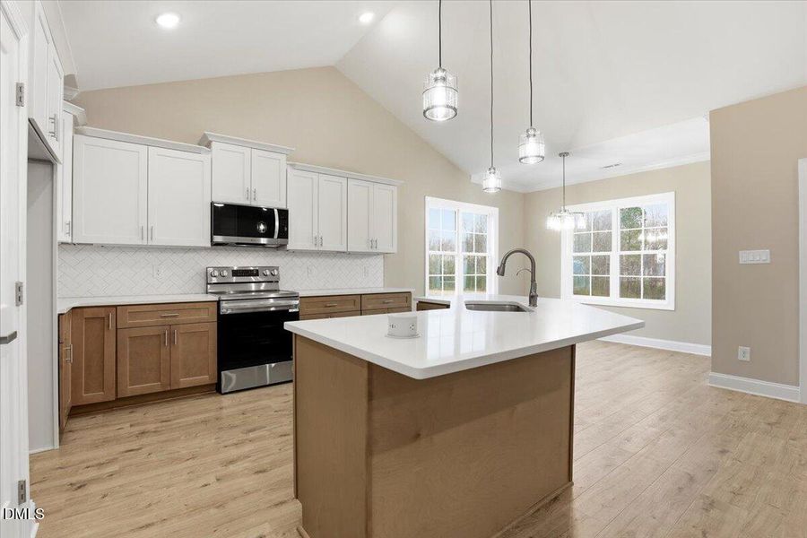 11-7379 Hill Rd-11