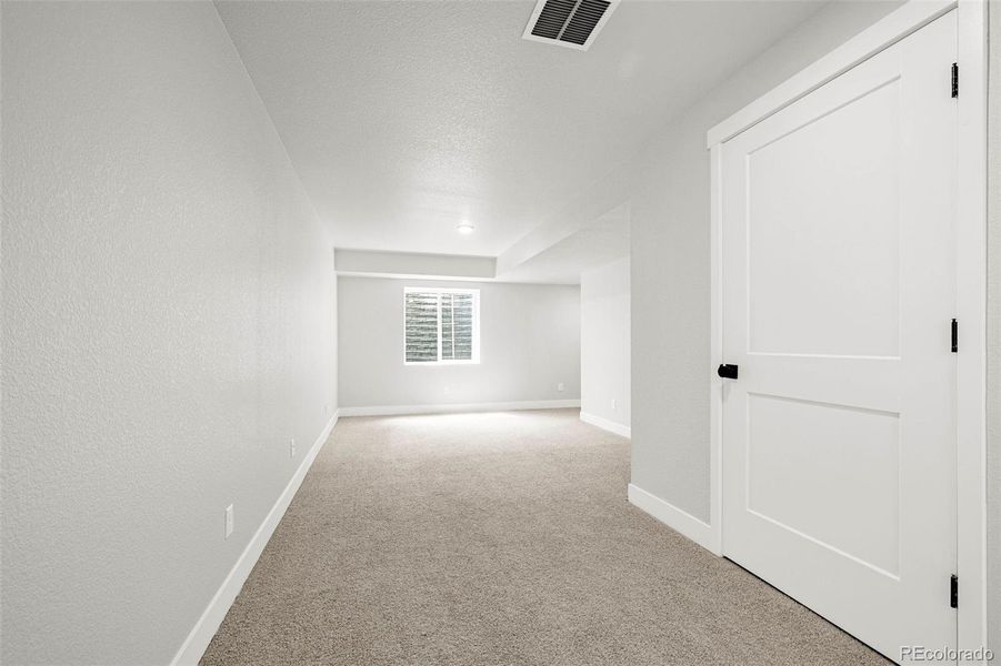 Spacious, unfurnished interior of a new home in , Colorado Springs (Image 28).