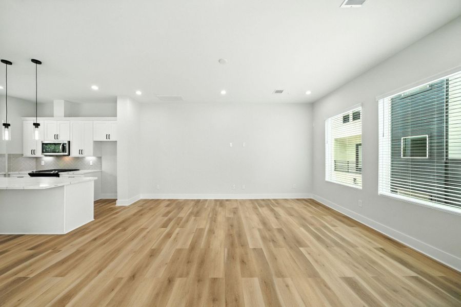 Pictures used for demonstration purposes. Please inquire about final selection. Pictures used for demonstration purposes. Please inquire about final selection.