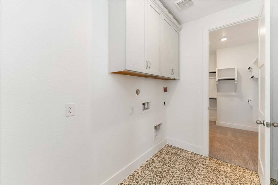 Spacious, unfurnished interior of a new home in Valencia, Manvel (Image 29).