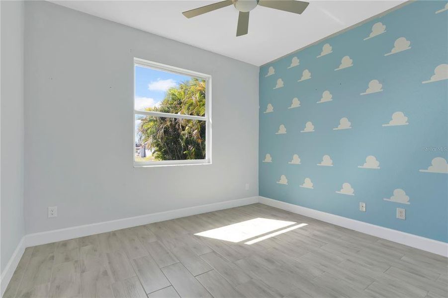 Spacious, unfurnished interior of a new home in , Cape Coral (Image 17).