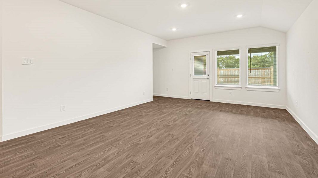 Spacious, unfurnished interior of a new home in Holly Ridge, Rosenberg (Image 13).