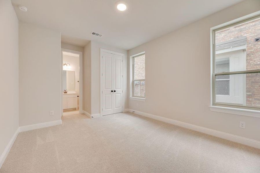 Spacious, unfurnished interior of a new home in Frisco Hills, Little Elm (Image 30).