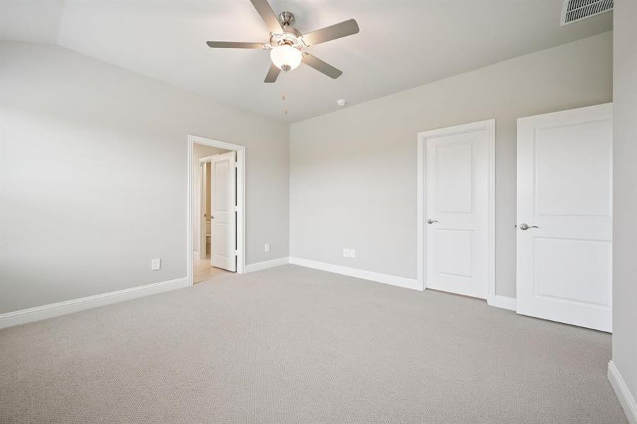 Spacious, unfurnished interior of a new home in Westmoor, Sherman (Image 27).