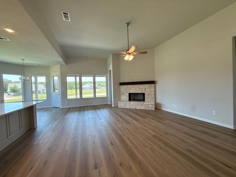 Spacious, unfurnished interior of a new home in Oak Grove Addition, Springtown (Image 16).