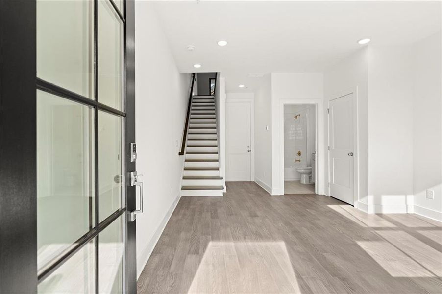 Spacious, unfurnished interior of a new home in , Alpharetta (Image 17).