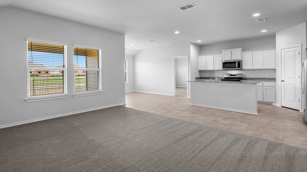 Spacious, unfurnished interior of a new home in Sunnycreek, Fort Worth (Image 20).