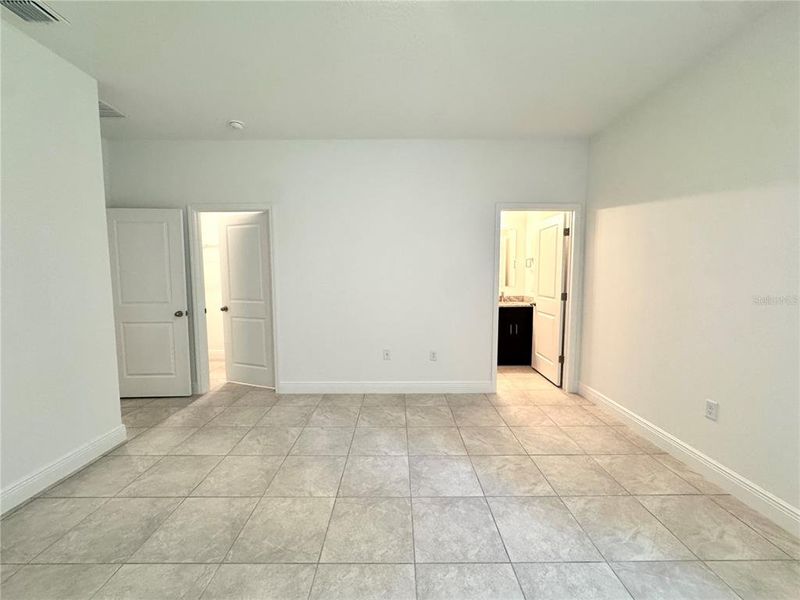 Spacious, unfurnished interior of a new home in , Citrus Springs (Image 18).