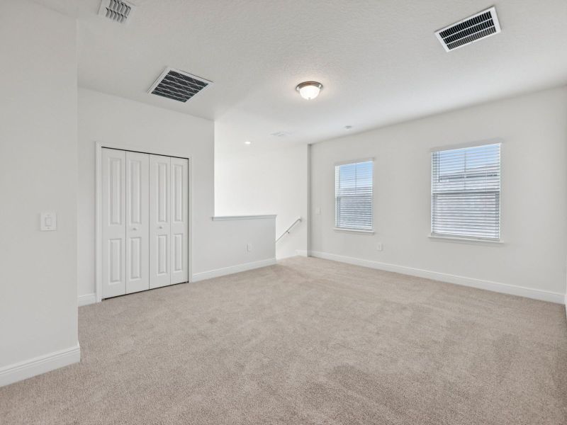 Spacious, unfurnished interior of a new home in Cyrene at Minneola, Minneola (Image 9).