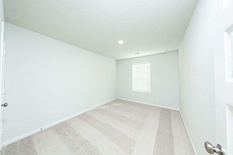 Spacious, unfurnished interior of a new home in River's Edge, Conroe (Image 13).