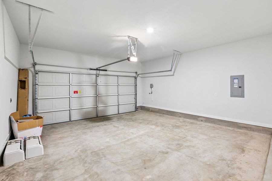 Spacious, unfurnished interior of a new home in Avery Centre, Round Rock (Image 20).