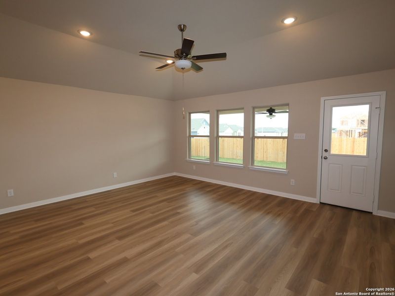 Spacious, unfurnished interior of a new home in Meadows at Clear Springs, New Braunfels (Image 38).