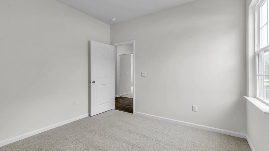 Spacious, unfurnished interior of a new home in Cross Creek, Spring Lake (Image 23).