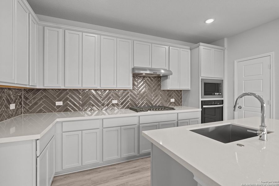 Furnished interior view inside a new home in Sunflower Ridge, New Braunfels (Image 11).