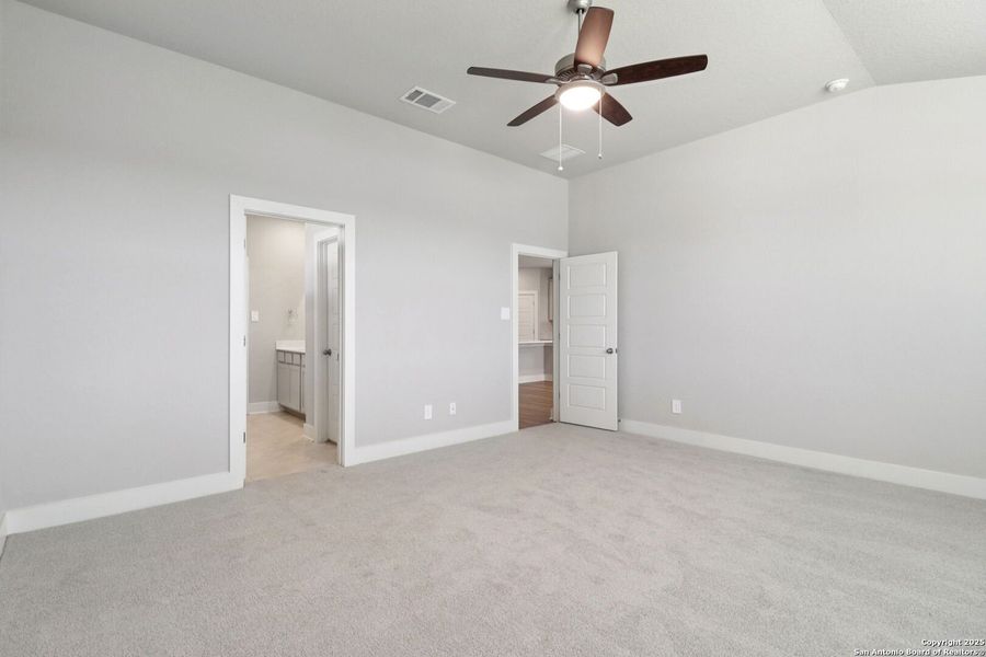 Spacious, unfurnished interior of a new home in Thomas Pond, San Antonio (Image 33). Spacious, unfurnished interior of a new home in Thomas Pond, San Antonio (Image 33).