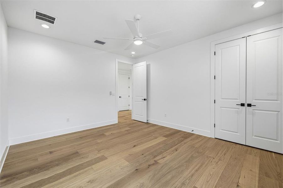 Spacious, unfurnished interior of a new home in , Tampa (Image 25).