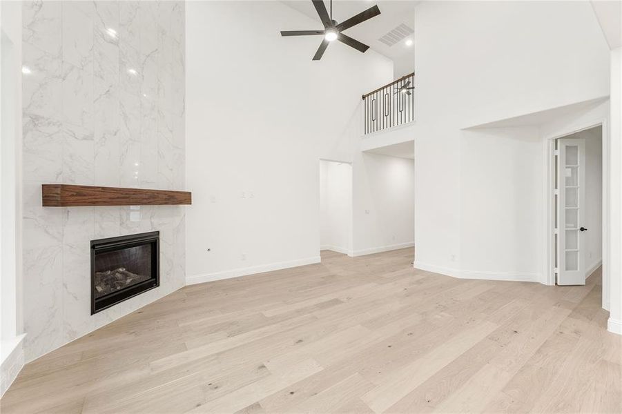 Spacious, unfurnished interior of a new home in Willow Wood, McKinney (Image 19).