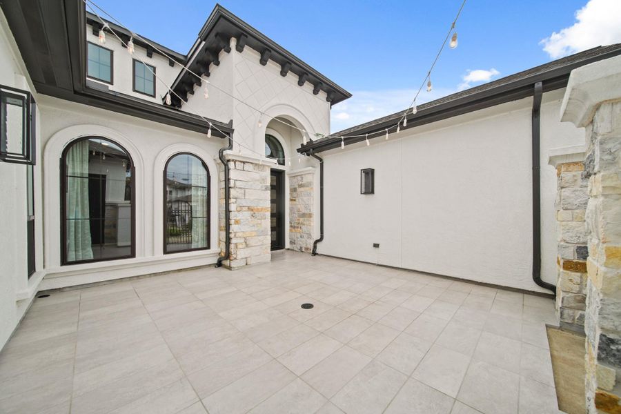 Amazing space with fun outdoor lighting! Amazing space with fun outdoor lighting!