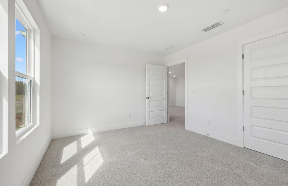 Spacious, unfurnished interior of a new home in Bradshaw Farms Reserve, Mount Juliet (Image 34).