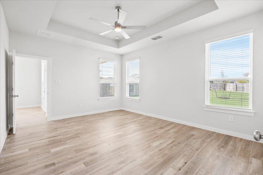 MOVE IN READY - LARGE LOT - OVERSIZED GARAGE