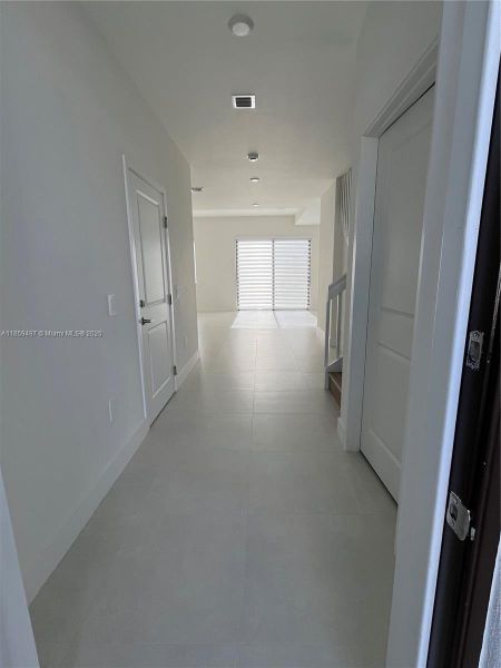 Spacious, unfurnished interior of a new home in , Miami (Image 11).