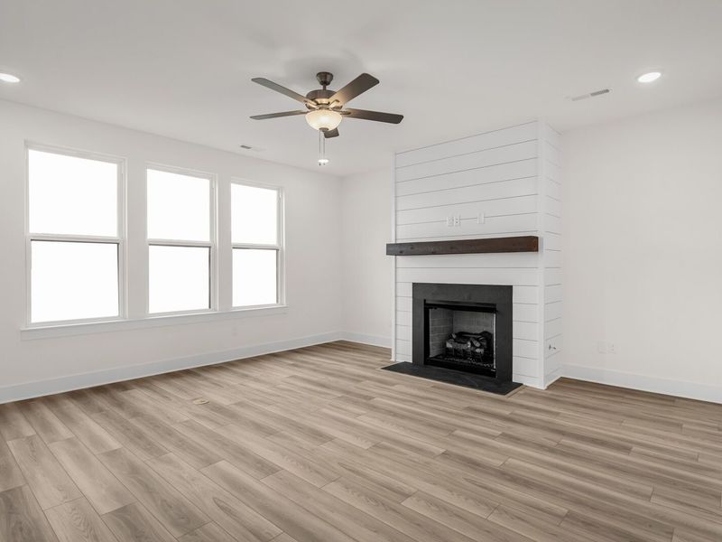 Spacious, unfurnished interior of a new home in Benders Cove, Mount Juliet (Image 30).