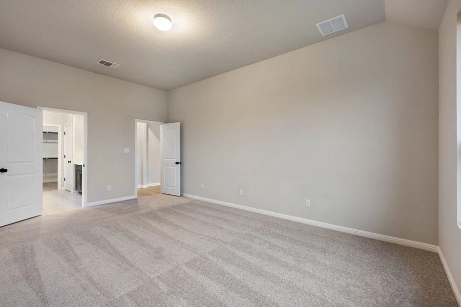 Spacious, unfurnished interior of a new home in Berry Creek Highlands, Georgetown (Image 38).
