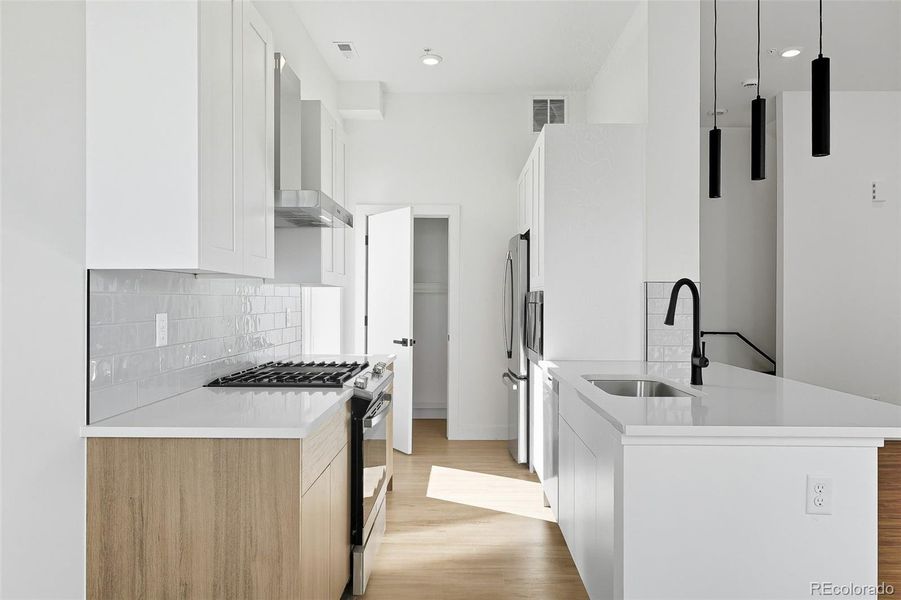 Furnished interior view inside a new home in , Lakewood (Image 6).