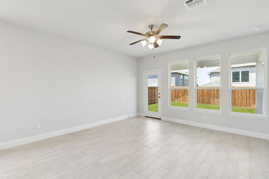 Spacious, unfurnished interior of a new home in Venetian, Weston (Image 19).