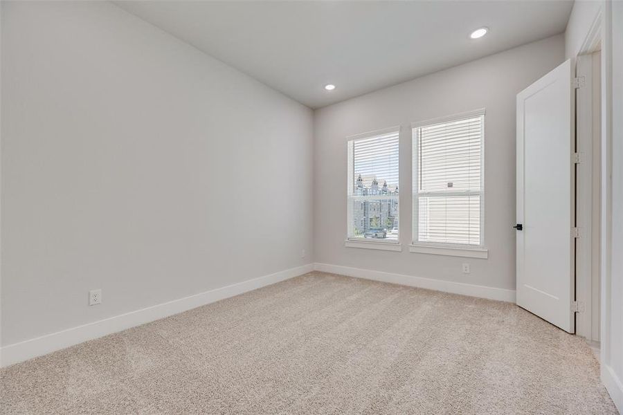 Spacious, unfurnished interior of a new home in Collin Creek, Plano (Image 9). Spacious, unfurnished interior of a new home in Collin Creek, Plano (Image 9).
