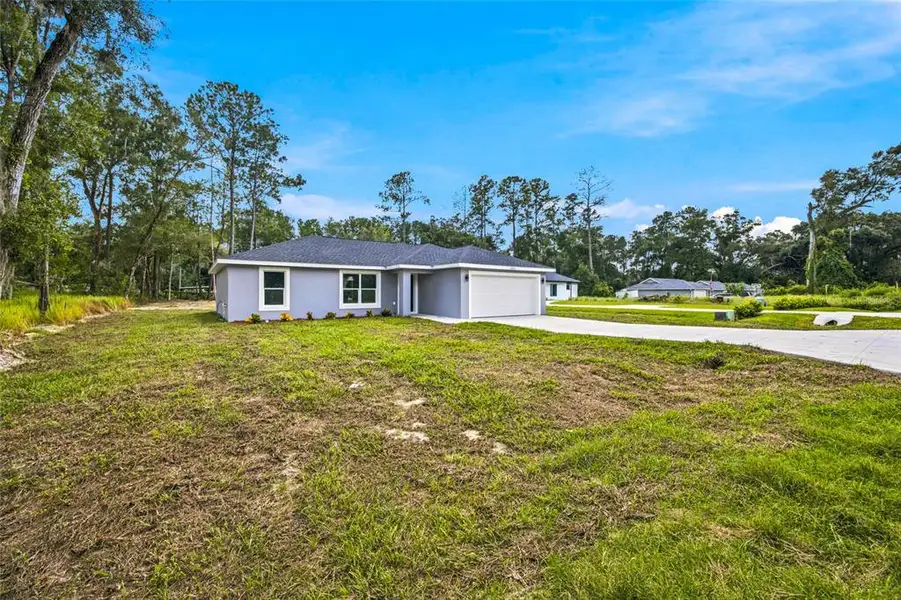 Exterior details and patio area of a home in , Ocala (Image 16).