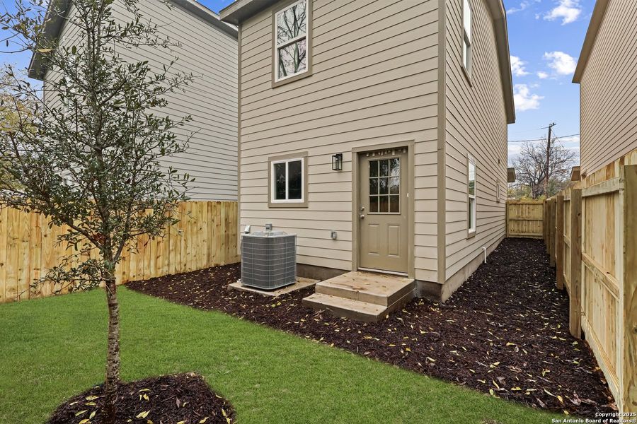 Exterior details and patio area of a home in , San Antonio (Image 16).