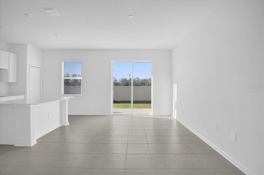 Spacious, unfurnished interior of a new home in , Kissimmee (Image 15).