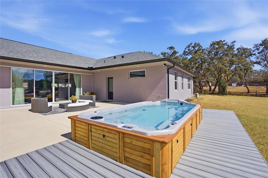 Exterior details and patio area of a home in , Spring Hill (Image 3).