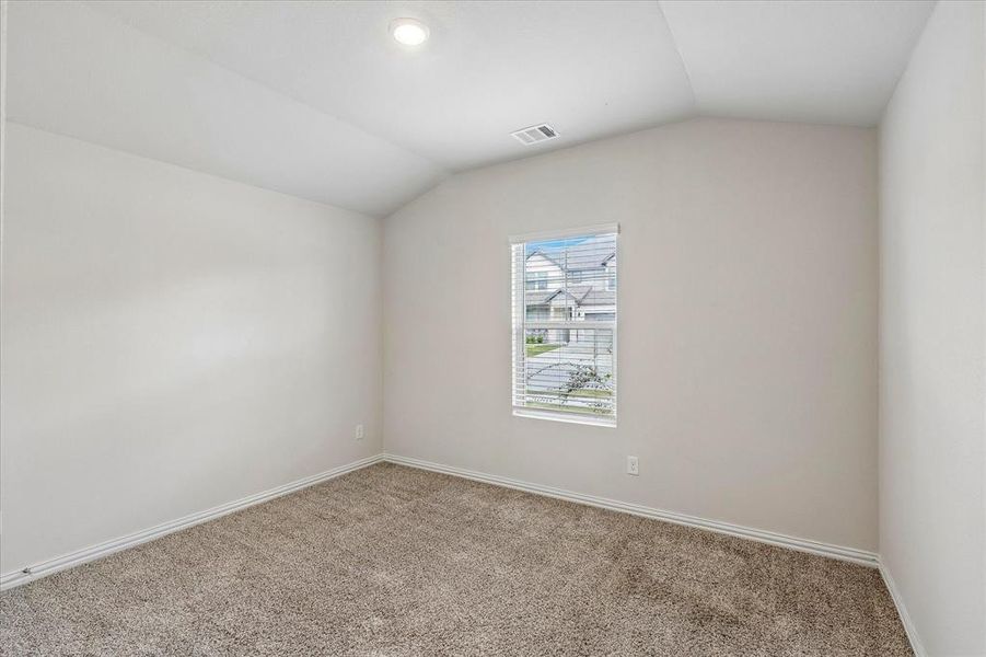 Spacious, unfurnished interior of a new home in Cibolo Hills, Fort Worth (Image 32).