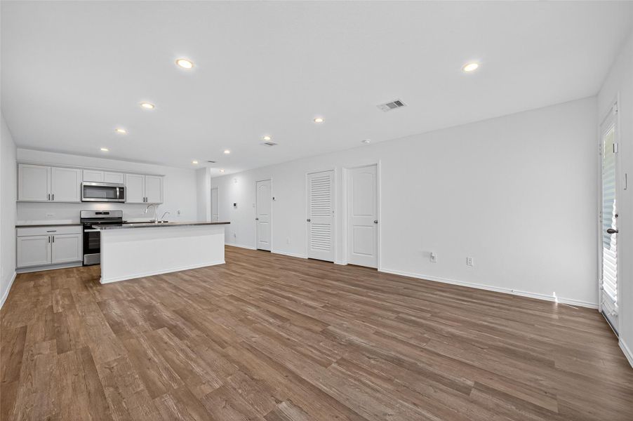 Spacious, unfurnished interior of a new home in Breckenridge Forest, Spring (Image 12).