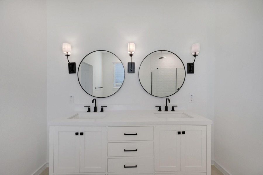 Freestanding vanity with dual sinks