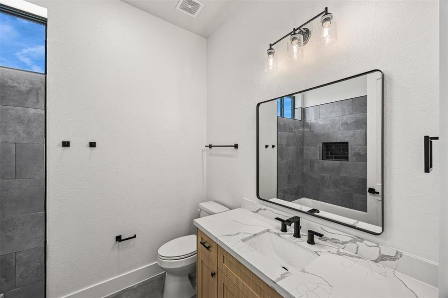 Shared bathroom between bedrooms 2 & 3